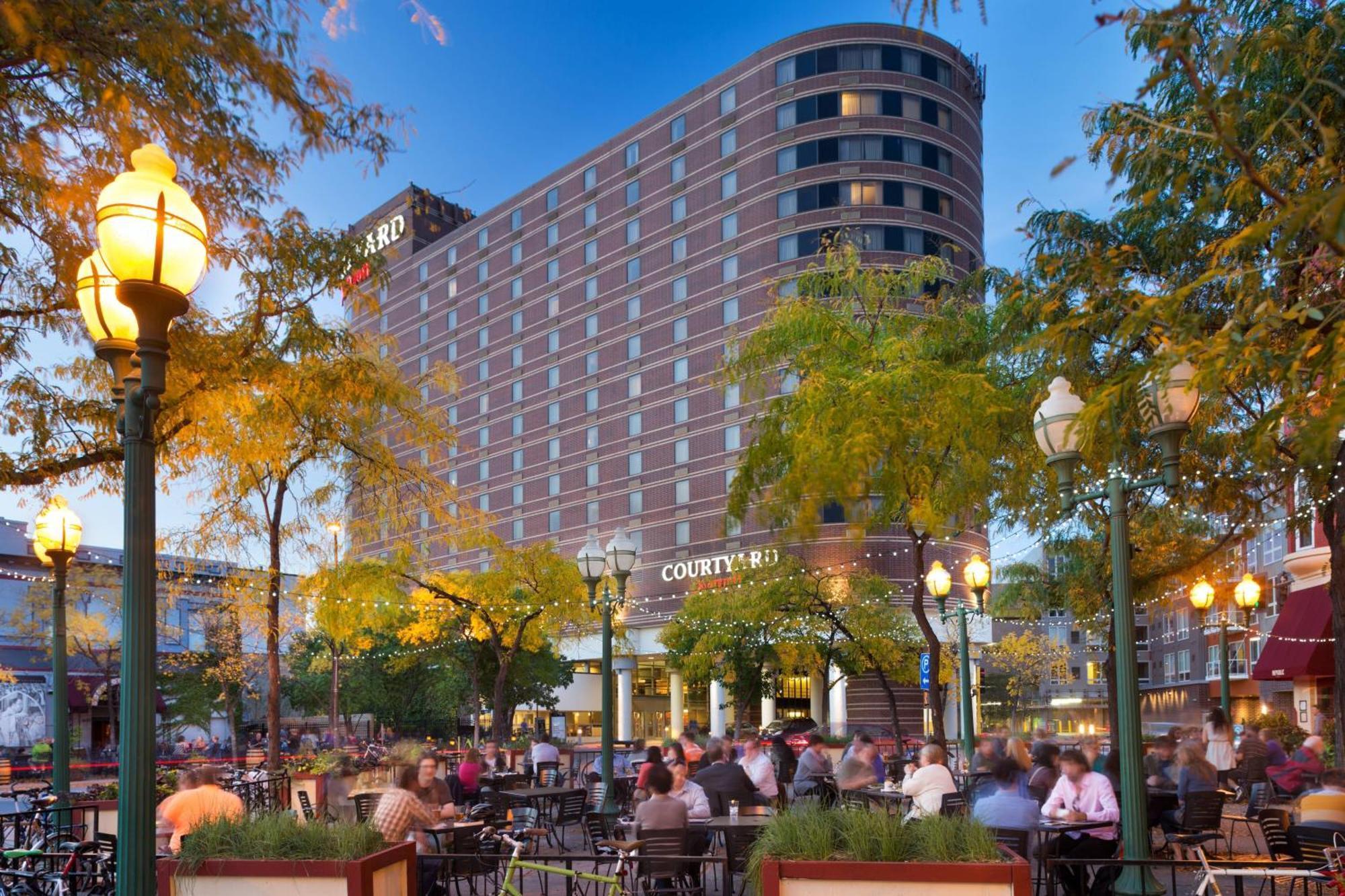 Courtyard By Marriott Minneapolis Downtown Exterior foto